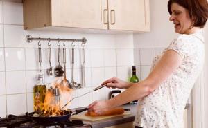 Trikovi u kuhinji: Kako spasiti preslanu juhu, kako produžiti rok trajanja mlijeku...