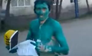 Samo u Rusiji: Kako se taksisti obračunavaju s neplatišama (VIDEO)