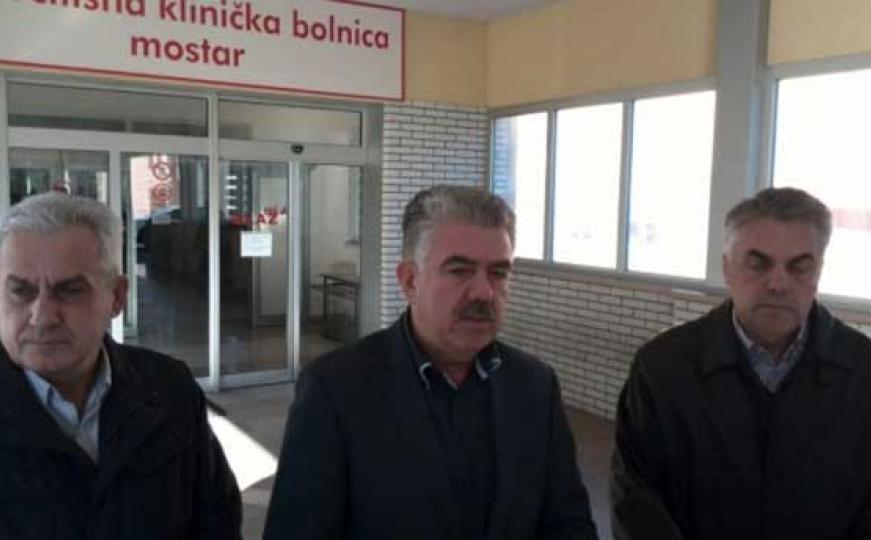 Čelnici HNK-a i Grada Mostara posjetili jedinog preživjelog studenta iz jučerašnje teške nesreće