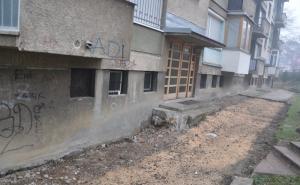 FOTO: U toku sanacija pješačkih staza i stepeništa u ulici Asima Ferhatovića 