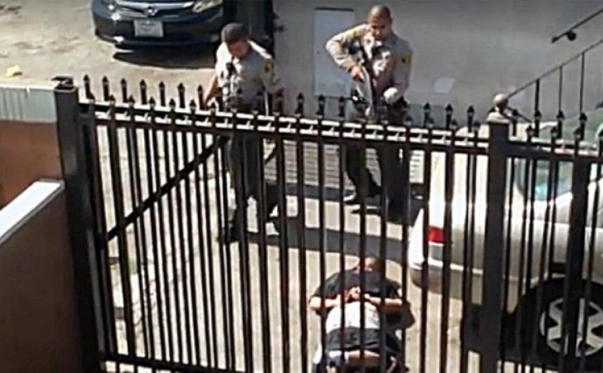 Los Angeles: Policajci vezali i pogubili mladića (VIDEO)