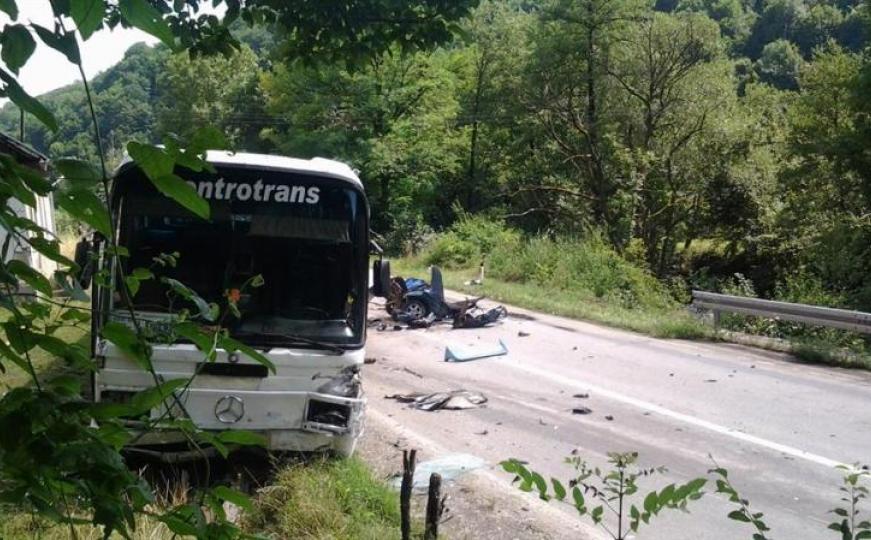 Sarajevo: Sudar autobusa i automobila