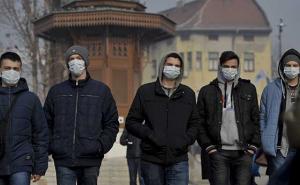 Sarajevski 'smogovci': Veliki broj građana preuzeo besplatne zaštitne maske (FOTO)
