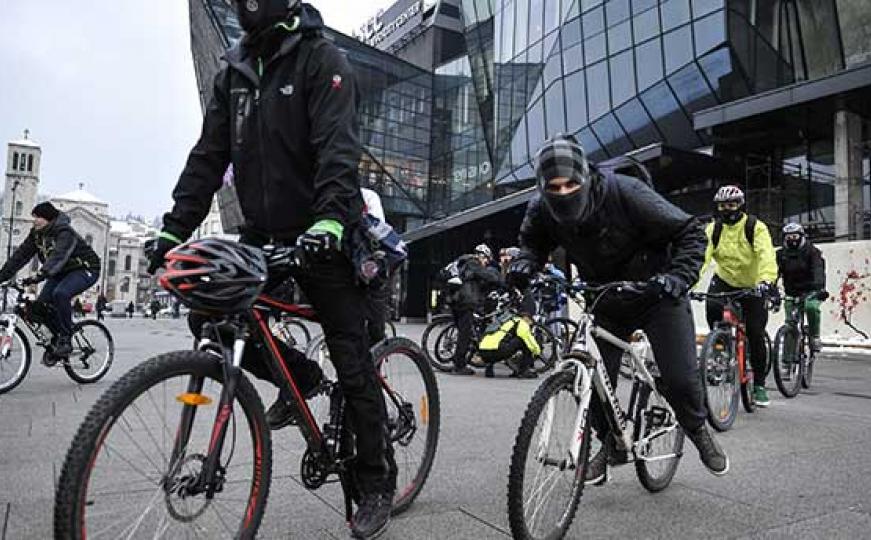 Biciklisti pod maskama: Kritična masa bit će održana uprkos lošem vremenu