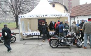Zenički bajkeri velikog srca: Prodaju kolače da bi kupili paketiće za mališane iz 'Dječijeg doma'