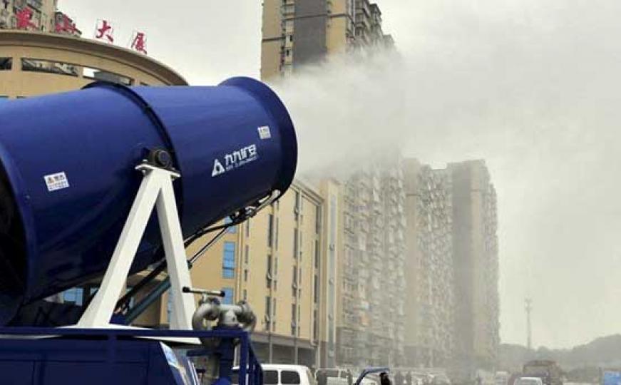 Kako se u Kini bore protiv zagađenja: Ogromni topovi 'ispaljuju' vodenu paru (FOTO+VIDEO)
