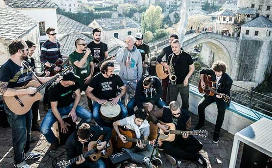 Dubioza kolektiv i Rock škola Mostar: Uživo na mostarskim terasama i krovovima (FOTO+VIDEO)