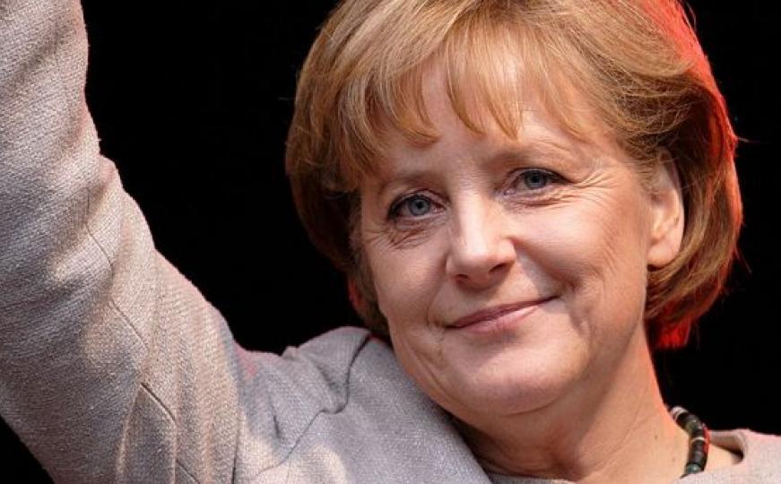 Božićno obraćanje Angele Merkel uz titl na arapskom da izbjeglice razumiju poruku