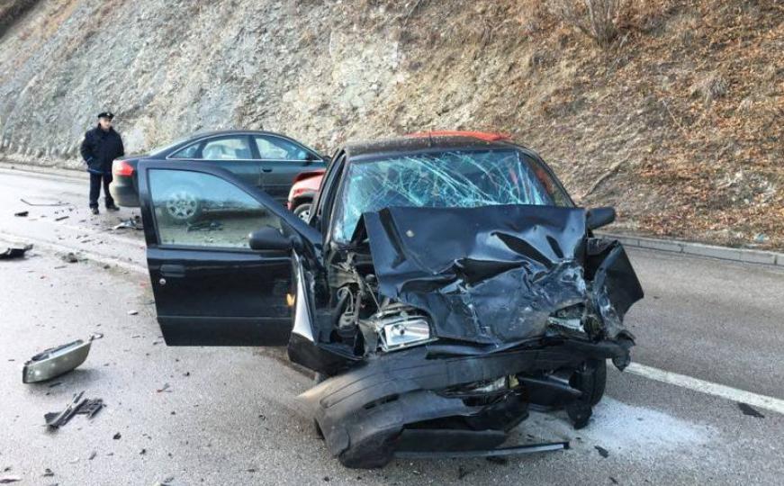 Saobraćajna nesreća kod Bugojna: Tri osobe teže povrijeđene (FOTO)