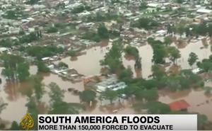 Poplave u Južnoj Americi: Preko 150.000 ljudi napustilo domove (VIDEO)