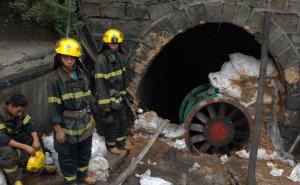 Kina: Spasioci tragaju za 17 zatrpanih rudara, vlasnik rudnika počinio samoubistvo 