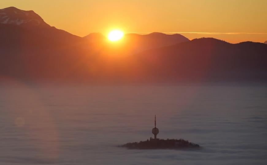 Čaroban zalazak sunca u Sarajevu: Da, tamo dole je jedan grad... (FOTO)