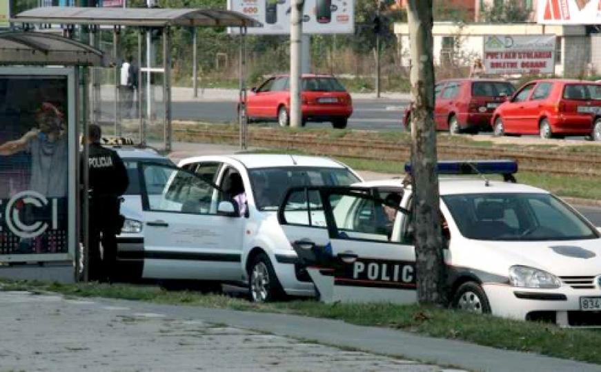 Sarajevo: Policija tokom rutinske kontrole kod mladića pronašla kalašnjikov