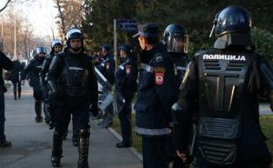 Incident u Banjoj Luci: Demonstranti pokušali probiti policijski kordon (FOTO)