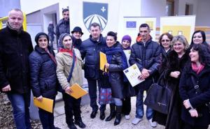 FOTO: Sedam porodica u Starom Gradu dobilo ugovore i ključeve za korištenje stanova