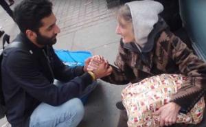 London: Musliman povodom Božića beskućnicima dijelio poklone (VIDEO)