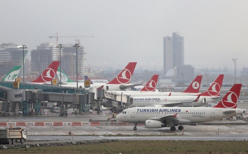 FOTO: Zbog snijega otkazano više od 140 letova u Istanbulu