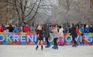 FOTO: Na Dobrinji svečano otvoreno besplatno klizalište