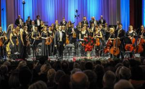 FOTO: Novogodišnji koncert Sarajevske filharmonije u Narodnom pozorištu