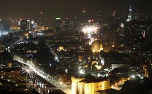 FOTO: Hiljade Sarajlija vatrometom u ponoć obilježilo ulazak u 2016. godinu