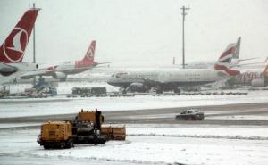 FOTO: Zbog snijega u Istanbulu otkazano nekoliko stotina letova 