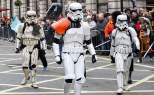 Novogodišnji defile u Londonu: Parada šarenila, pjesme i igre (FOTO)