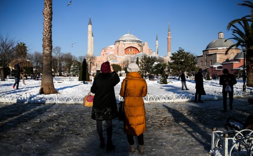 Jednako lijepa, zimska strana Istanbula: Znamenitosti prekrivene snijegom (FOTO)