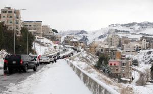 Neobično vrijeme u Libanu: Sniježne padavine iznenadile stanovnike (FOTO)