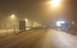 Snijeg (opet) iznenadio zimske službe? Vožnja bh. cestama večeras (FOTO+VIDEO)