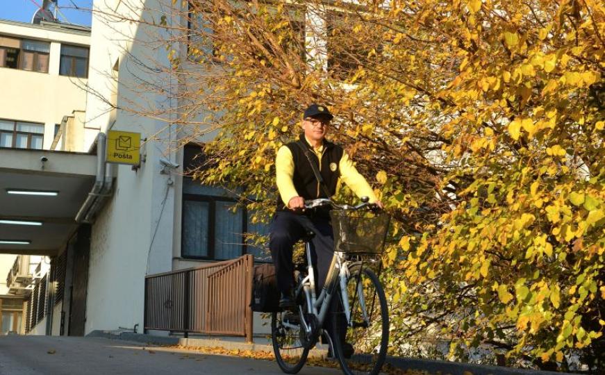 Dinko Rajič Guja, mostarski poštar koji slika: Vratimo se pisanju pisama (FOTO)