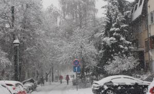Veju, veju pahulje...: Sarajevske ulice prekrivene snijegom (FOTO)
