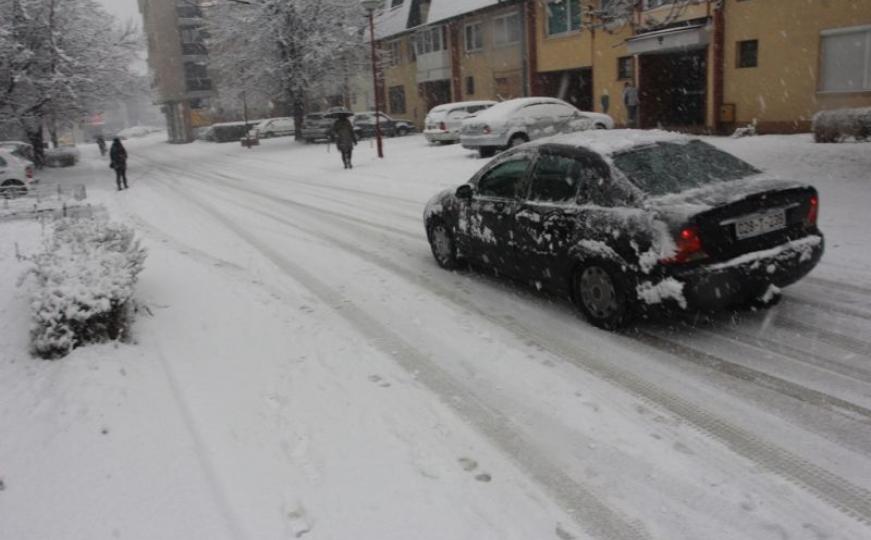 KJKP Rad: Problemi zbog snijega u padinskim dijelovima Sarajeva