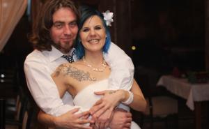 Vjenčanje aktivista u Preševu: Upoznali se pružajući pomoć izbjeglicama s Bliskog Istoka (FOTO)