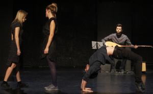 'Tuđe srce' - Predstava koju su prozvali 'Monty Python na temu viznog režima' (FOTO+VIDEO)