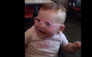 Sunce malo: Reakcija bebe koja prvi put vidi mamu istopit će vam srce (VIDEO)