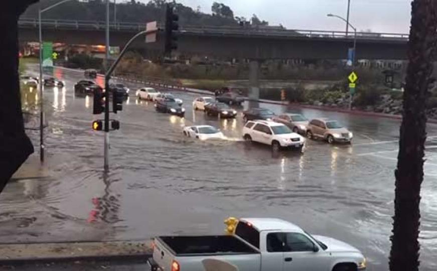 Lamborghinijem protiv poplave (VIDEO)