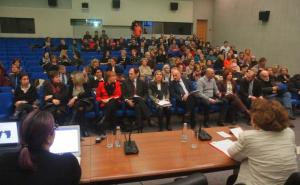 Javna debata o vršnjačkom nasilju: Otkloniti strah kod žrtava da prijave nasilje (FOTO)