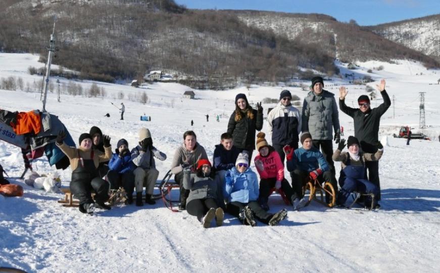 FOTO: Djeca s poteškoćama u razvoju uživala u zimskim radostima na Rostovu 