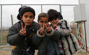 Ni hladnoća ih ne zaustavlja: Izbjeglice u Đevđeliju dolaze prehlađene i promrzle (FOTO)