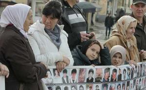FOTO: Srebreničanke u Tuzli protestirale zbog proslave 9. januara