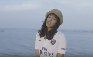 PSG prijeti tužbom pjevačici zbog dresa Svetaca u spotu o izbjeglicama (VIDEO)