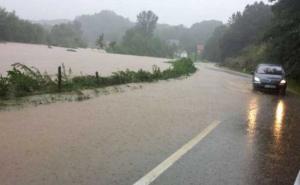 Izlile se rijeke Lišnja i Vijaka: Obustavljen saobraćaj prema Banjoj Luci