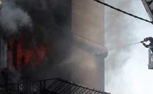 FOTO: Gori višespratnica u istanbulskom kvartu Maltepe