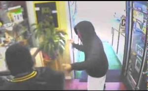 Vlasnik ih uhvatio tokom pljačke i 'pobjesnio': Lopovi zvali policiju da im pomogne