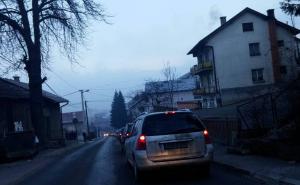 Velike saobraćajne gužve u pravcu grada: Kolovoz mokar i klizav