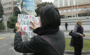 Naša bolnice, volimo te: Građani i dalje dežuraju ispred Opće bolnice, stigle hiljade pisama podrške