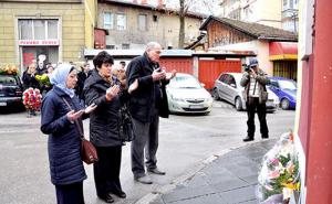 Sjećanje na žrtve u Isevića sokaku: S agresorskih položaja ubijeno osam Sarajlija (FOTO)