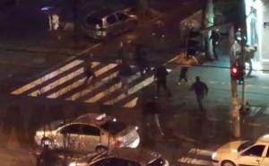 Masovna tuča taksista i građana u Beogradu (VIDEO)