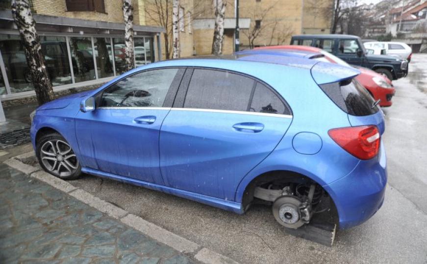 Sarajevo: Probušene gume na četiri automobila u ulici Džemala Bijedića