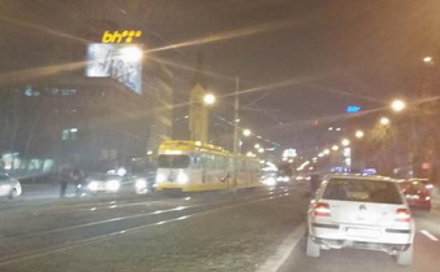 FOTO: Pljačka banke u Sarajevu, tramvajski saobraćaj obustavljen